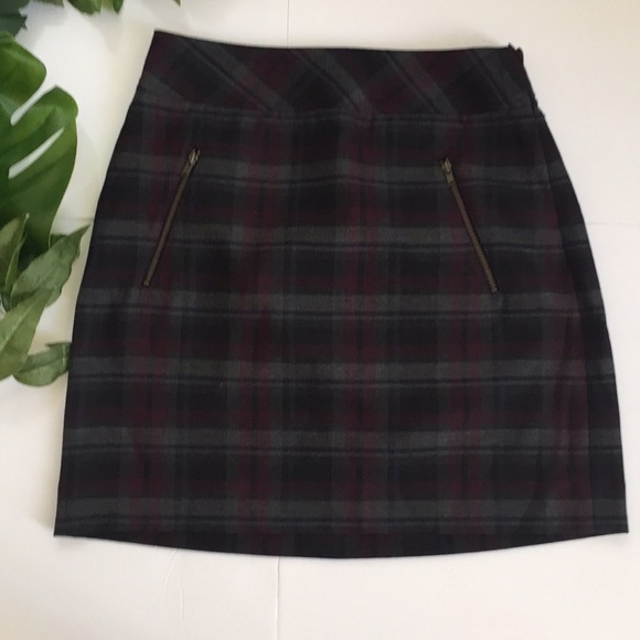 Loft - Plaid Mini Skirt - Perfect Fall staple! - Picture 1 of 5